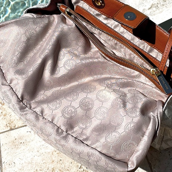 Michael Kors Cynthia Wht/Brn Sig. Coated Pebbled Leather Satchel/Tote/Crossbody - Picture 12 of 17